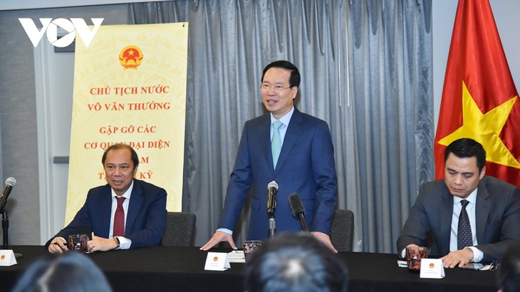 President Vo Van Thuong meets Vietnamese community in US - ảnh 1