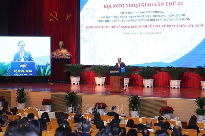 Prime Minister urges to strengthen economic diplomacy - ảnh 1