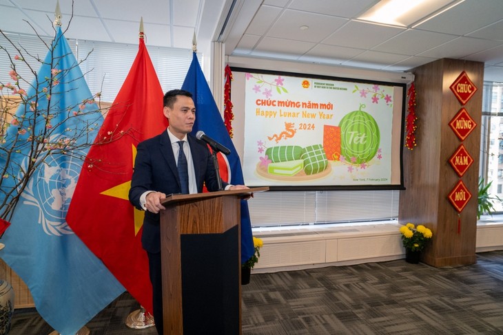 Vietnam delegation to the UN introduces Tet cuisine to international friends - ảnh 1