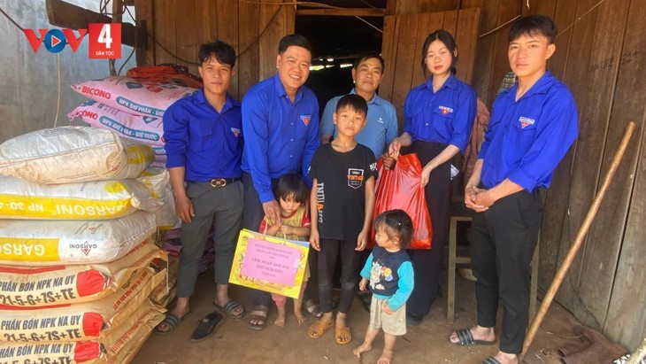 Scraps used to help the disadvantaged in Central Highlands - ảnh 2