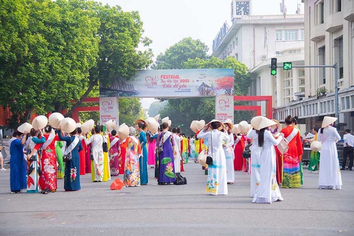 Hanoi Autumn Festival boosts tourism - ảnh 1