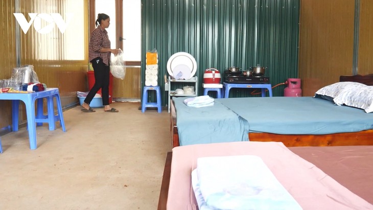 Lang Nu residents move into temporary residence - ảnh 1