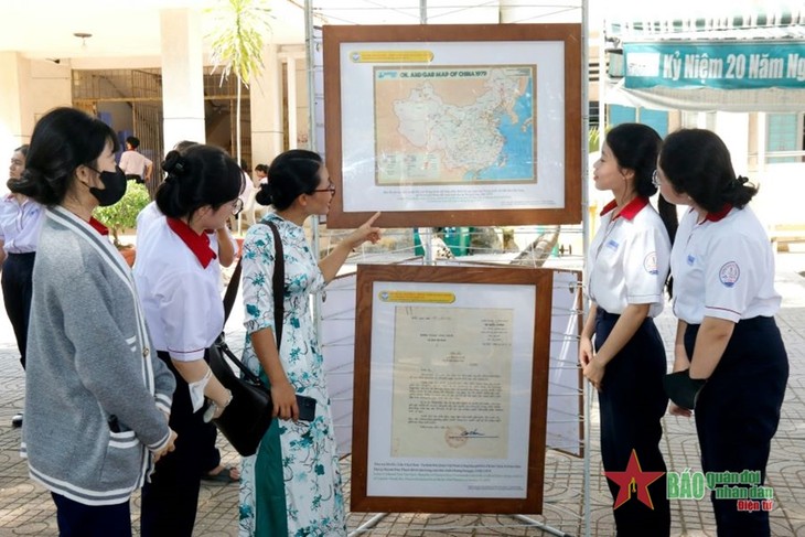 Digital exhibition on Hoang Sa, Truong Sa held at Binh Thuan schools - ảnh 1