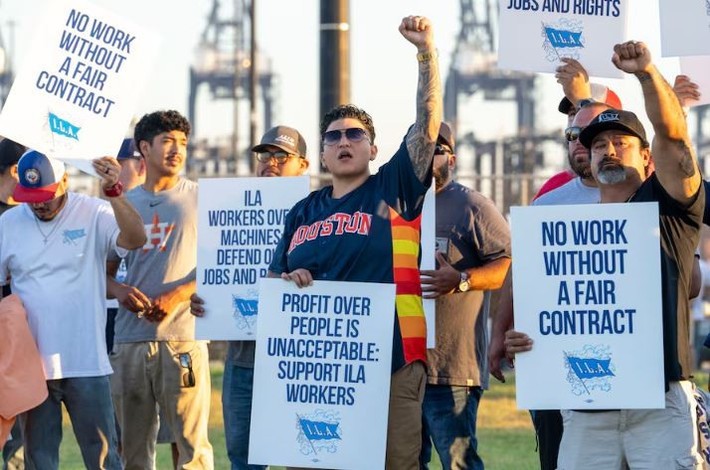 US port workers end strike after reaching wage agreement - ảnh 1