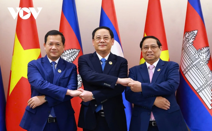 Vietnamese, Lao, Cambodian PMs seek measures to promote ties - ảnh 1