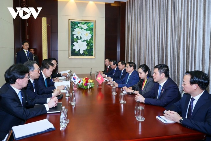 PM Pham Minh Chinh meets with RoK President - ảnh 2