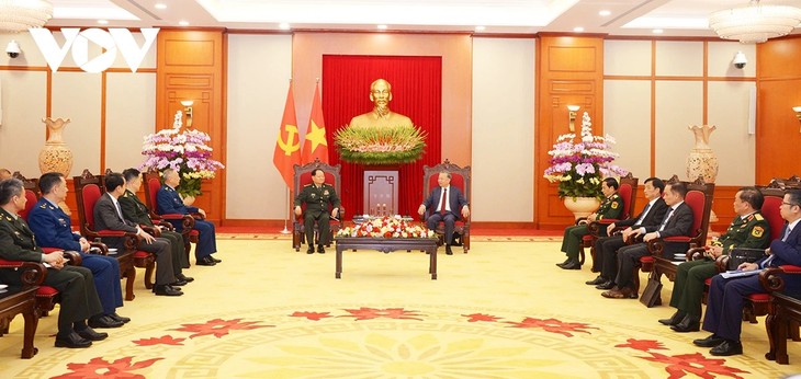 Vietnamese leader praises Vietnam-China defense cooperation - ảnh 2