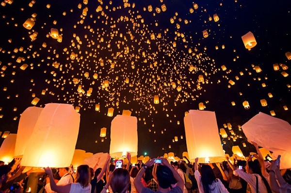  Loy Krathong: A Festival of Gratitude and Environmental Awareness - ảnh 1