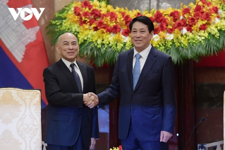 Vietnam prioritizes strengthening ties with Cambodia: President - ảnh 1