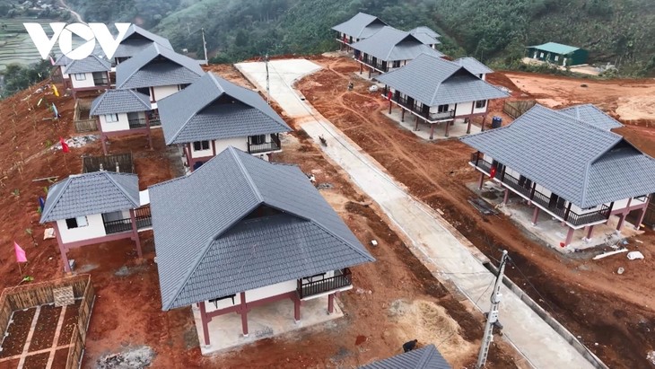 Lang Nu residents move to new resettlement homes - ảnh 3