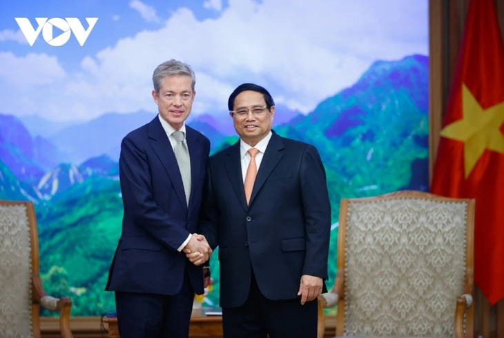 PM receives Founder and Chairman of Berggruen Holdings  - ảnh 1