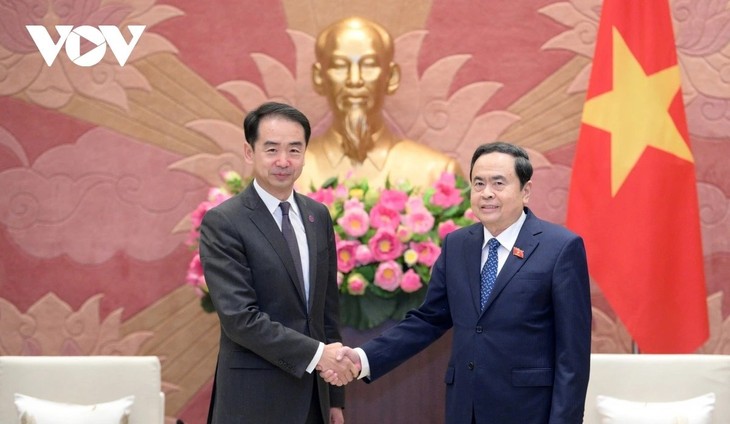 Vietnam prioritizes traditional friendship, comprehensive cooperation with China - ảnh 1