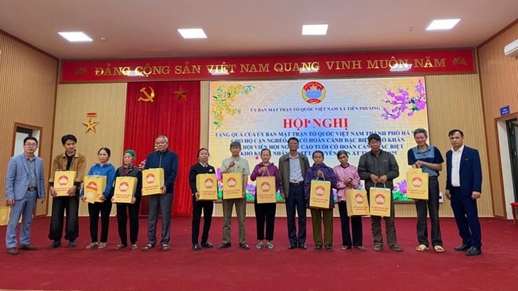 Over 13.5 million people receive Tet support and gifts worth nearly 300 million USD - ảnh 1