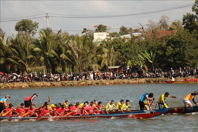 Boat race tournament held in Krong Ana district, Dak Lak province - ảnh 1