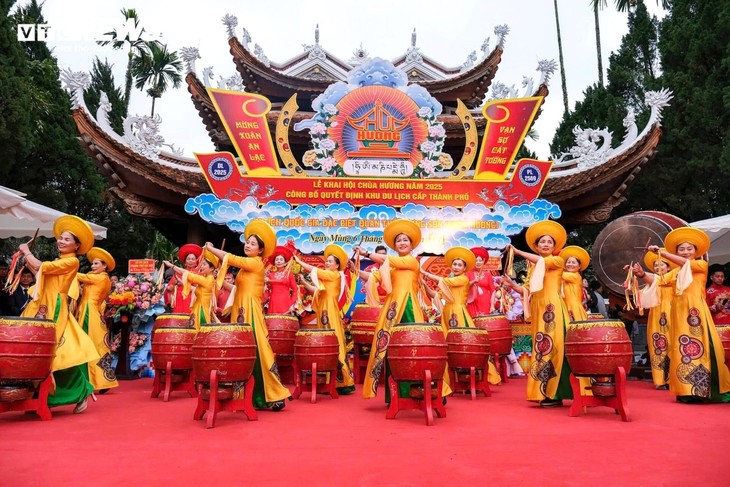 Spring Festivals held across Vietnam - ảnh 1