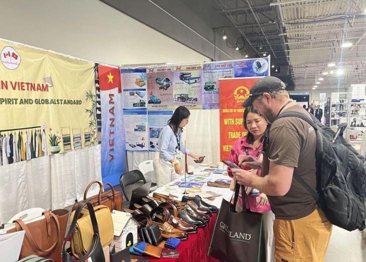 Footwear industry seeks further penetration in North American market - ảnh 1