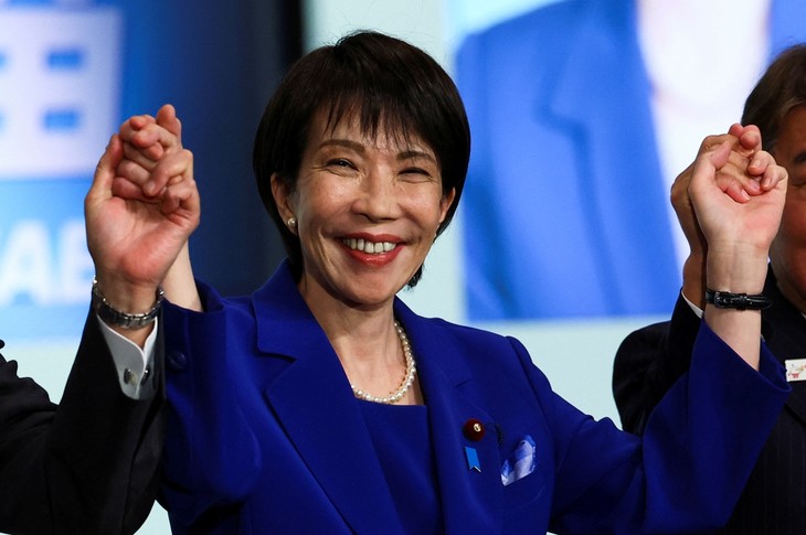 Japan’s ruling Party elects first female leader - ảnh 1