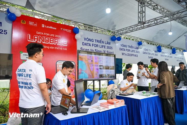 Vietnam rises as an attractive technology investment destination - ảnh 1