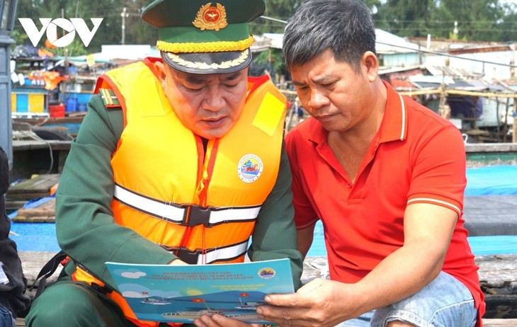 Hue City helps fishermen decommission vessels failing to meet operation requirements - ảnh 1