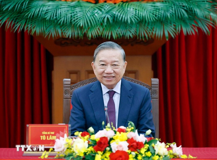 Russian President congratulates Vietnamese Party leader during phone talk - ảnh 1