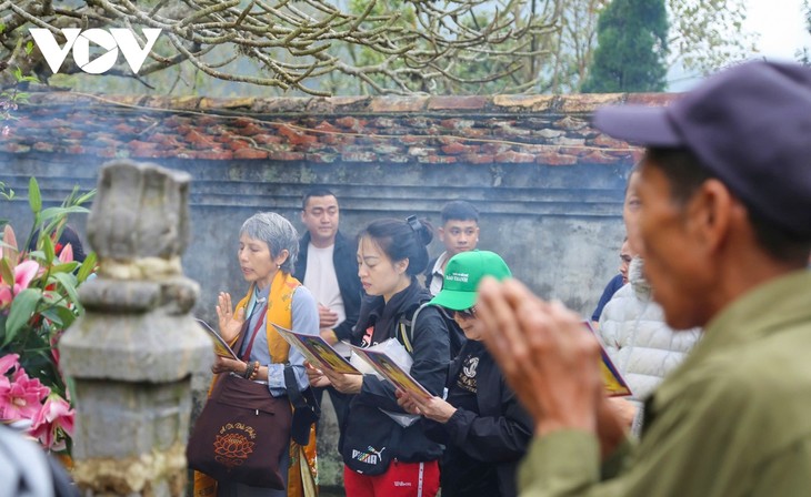 Sacred Yen Tu mountain hosts spring festival - ảnh 2