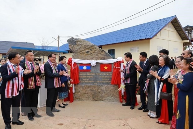 Việt Nam bàn giao trường Trung học phổ thông - Dạy nghề kiểu mẫu Hữu nghị Lào - Việt Nam  - ảnh 1