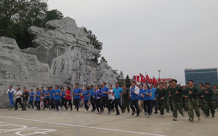 全国各地响应为全民健康奥林匹克跑步日 - ảnh 1