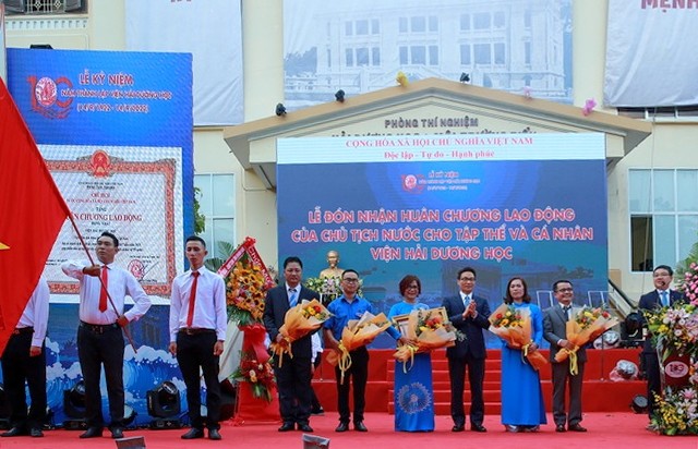 武德担出席芽庄海洋学研究院成立100周年纪念仪式 - ảnh 1