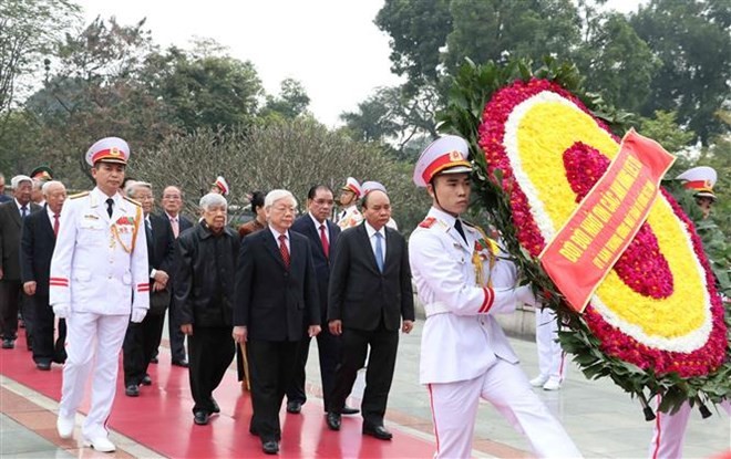 Leaders pay tribute to President Ho Chi Minh on Party’s founding anniversary - ảnh 1