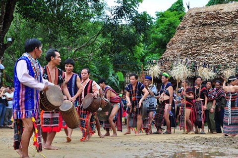 Week-long event honors culture of Vietnamese ethnic groups - ảnh 2