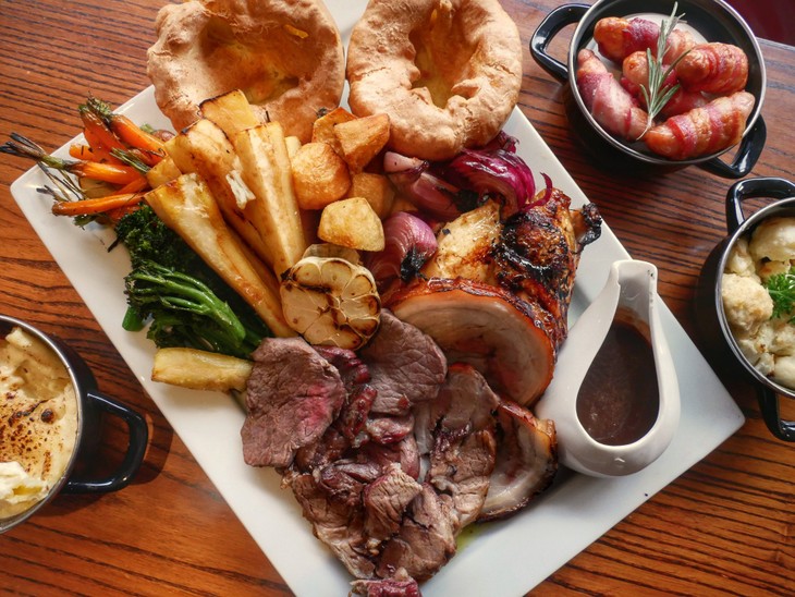 The Great British Sunday Roast - a classic national dish - ảnh 1