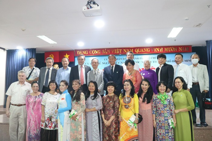 Get-together held for OVs in HCMC to mark National Day - ảnh 1