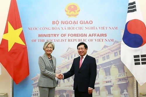 Deputy PM urges Republic of Korea to work towards 100 billion USD bilateral trade - ảnh 1