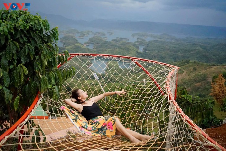 Ta Dung-See wird ist als „Halong-Bucht” im Hochland betrachtet - ảnh 7