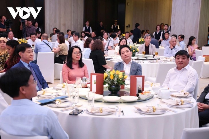 호찌민시, 최초로 3개 장소에서 설맞이 꽃길 행사 개최 - ảnh 1