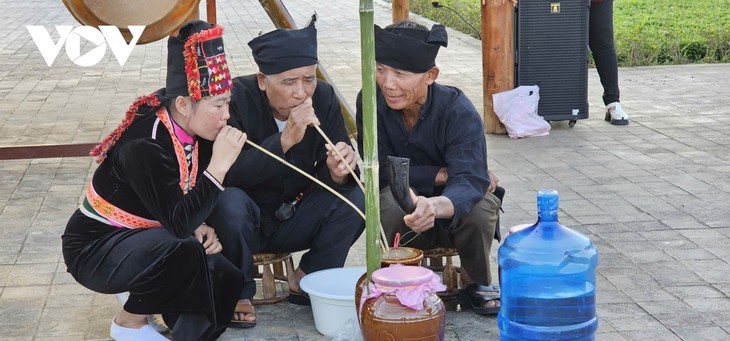 커무족의 복과 행운을 기원하는 설 명절, 마그러(Mạ Grợ) - ảnh 3