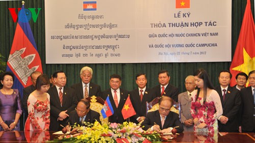 Profundizan relaciones de solidaridad y cooperación Vietnam y Camboya  - ảnh 2