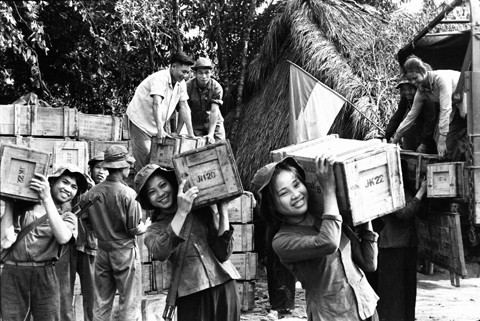 La sonrisa de soldados en la guerra - ảnh 6