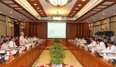 Buró Político del PCV trabaja con ejecutivo partidista de Quang Ninh  - ảnh 1