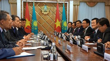 Culmina la visita del presidente vietnamita a Kazajstán  - ảnh 1