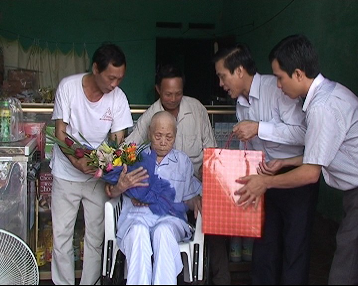 Actividades en Vietnam por Día Internacional de las Personas de edad avanzada  - ảnh 1