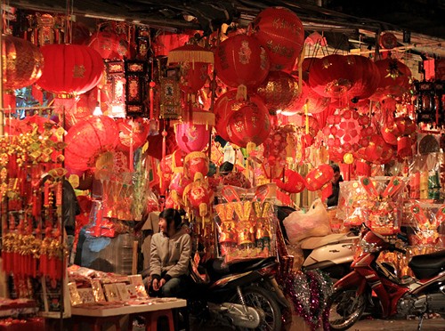 El culto a forjadores de típicos oficios tradicionales en Casco Viejo de Hanoi - ảnh 2