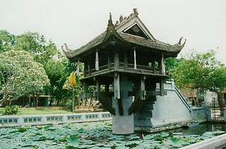 Oración por el presidente Chávez en la Pagoda de un pilar en Hanoi  - ảnh 1