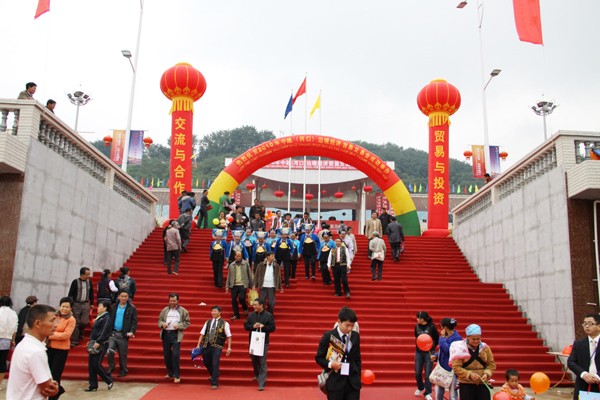 Vietnam y China organizarán la Feria comercial internacional 2013 - ảnh 1