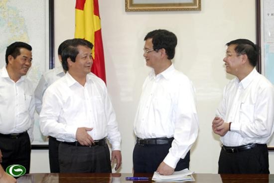 Premier vietnamita trabaja con dirigentes clave de Phu Tho y Ha Nam - ảnh 1