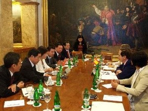 Culmina visita de vice presidenta parlamentaria vietnamita a España  - ảnh 1