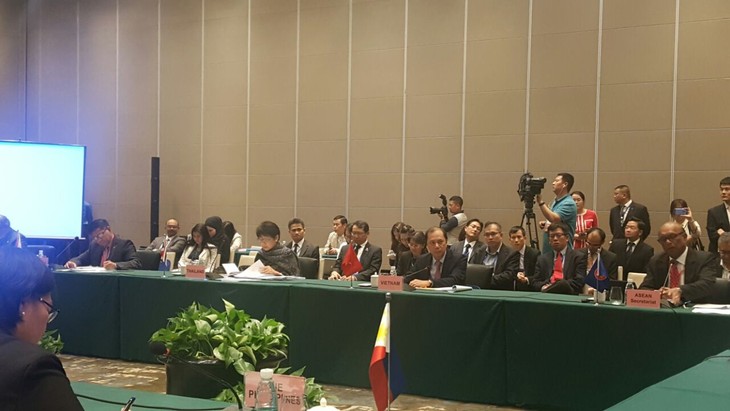 Altos funcionarios de Asean y China dialogan sobre el despliegue de DOC - ảnh 1