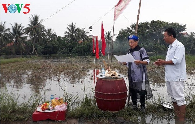 Singularidad en la ceremonia de “Xuong Dong” de Quang Yen  - ảnh 1