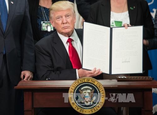 Donald Trump firma nuevas sanciones contra Rusia, Irán y Corea del Norte  - ảnh 1