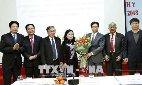 Vicepremier vietnamita se reúne con las autoridades de la salud pública - ảnh 1